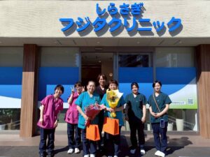 開院から半年を迎えた堺市北区のしらさぎフジタクリニックのスタッフ
